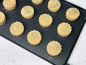 Moon Cake with 5 Popular Fillings 10